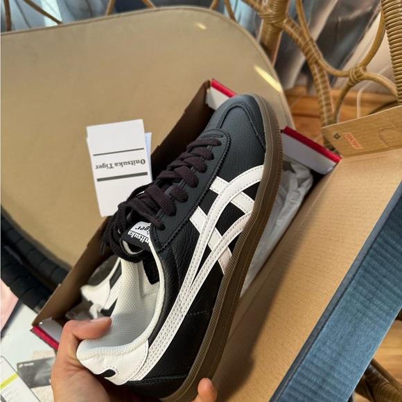 Onitsuka Tiger by Asics Black and White Sneakers Classic Design - Picture 2 of 5